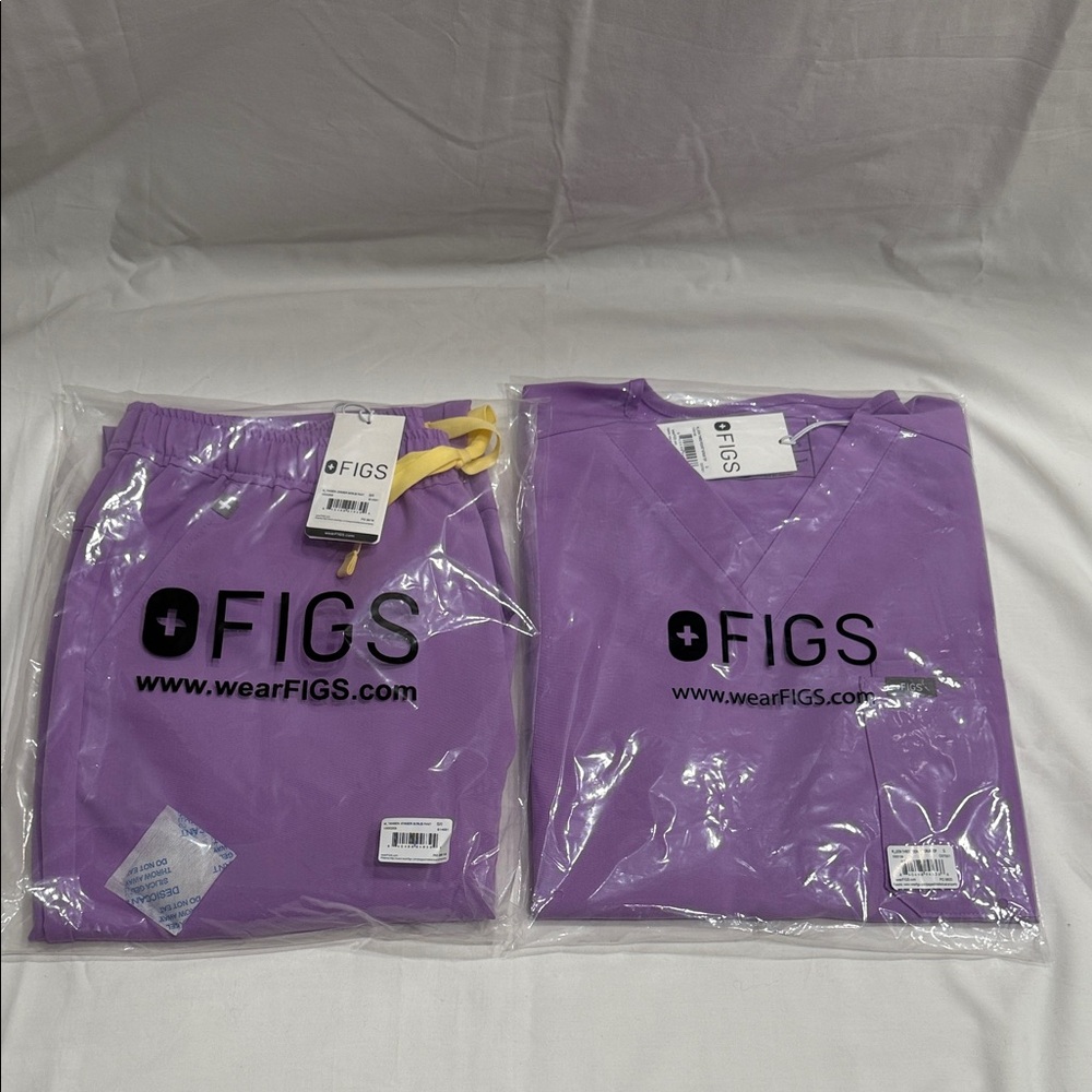 FIGS Men’s Wild Iris Scrub Set